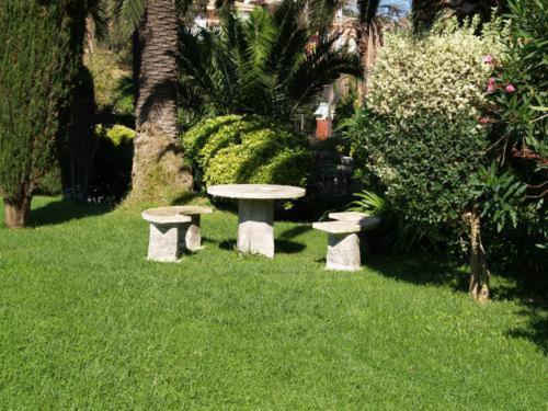 Hotel Hostal Del Sol 산펠리우데기솔스 외부 사진