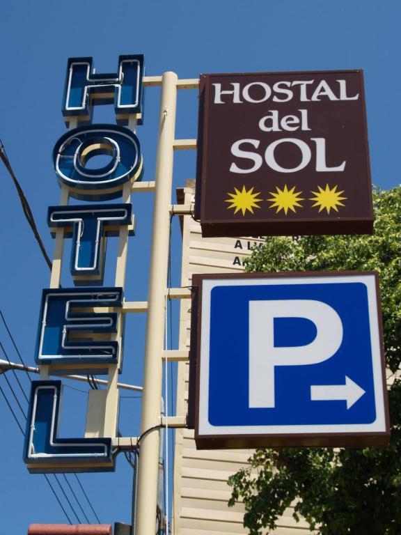 Hotel Hostal Del Sol 산펠리우데기솔스 외부 사진